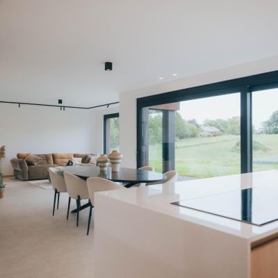 séjour entièrement vitré et lumineux pour cette construction à Chaumont Gistoux