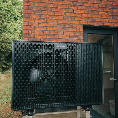 unité extérieure de la pompe à chaleur Viessmann 200-s brabant wallon belgique chaumont gistoux maison clé sur porte
